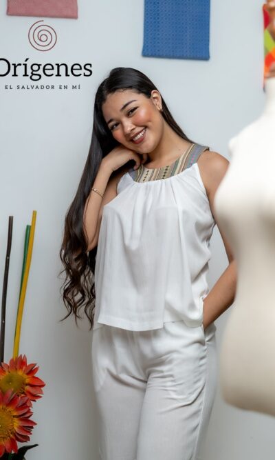 Blusa de Collar sin Mangas